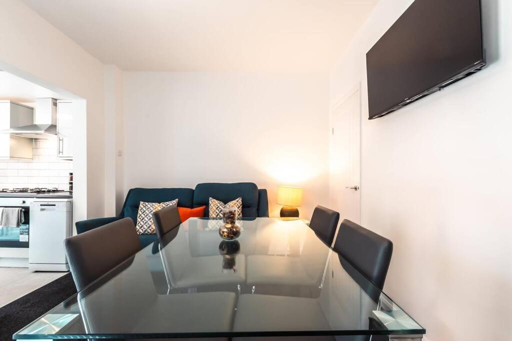 Holiday home Modern House In Central Southampton With Private Off-Road Parking - Newly Refurbished - Great For Contractors, Friends & Families Southampton