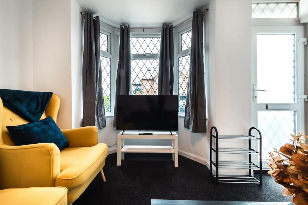Modern House In Central Southampton With Private Off-Road Parking - Newly Refurbished - Great For Contractors, Friends & Families Holiday home Southampton