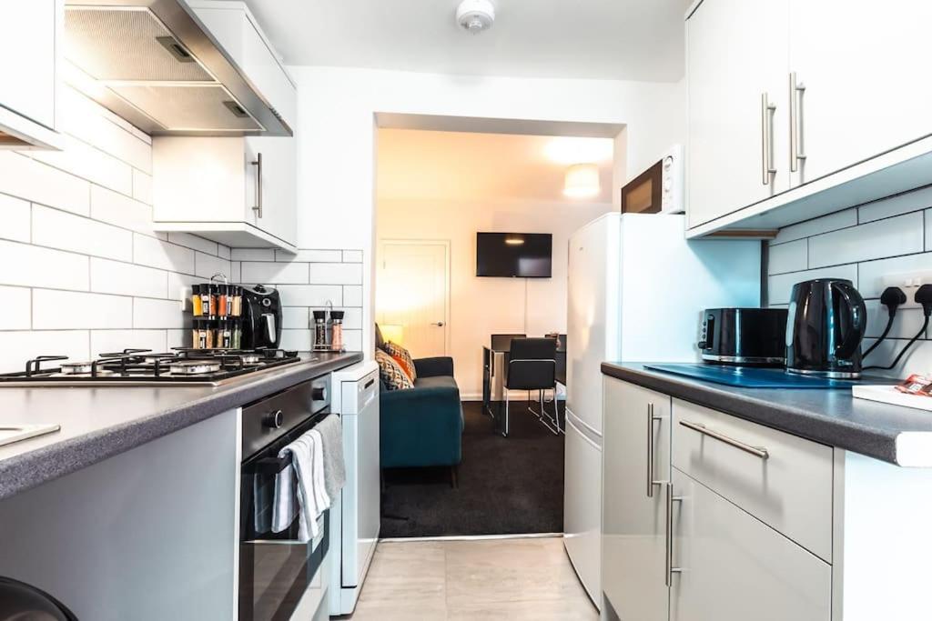 Modern House In Central Southampton With Private Off-Road Parking - Newly Refurbished - Great For Contractors, Friends & Families * Southampton