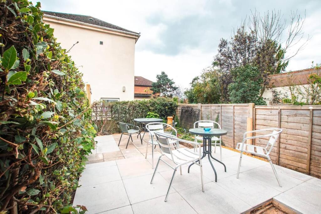 Modern House In Central Southampton With Private Off-Road Parking - Newly Refurbished - Great For Contractors, Friends & Families Holiday home