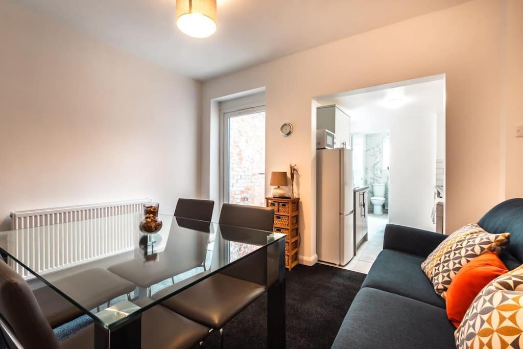 Modern House In Central Southampton With Private Off-Road Parking - Newly Refurbished - Great For Contractors, Friends & Families * Southampton