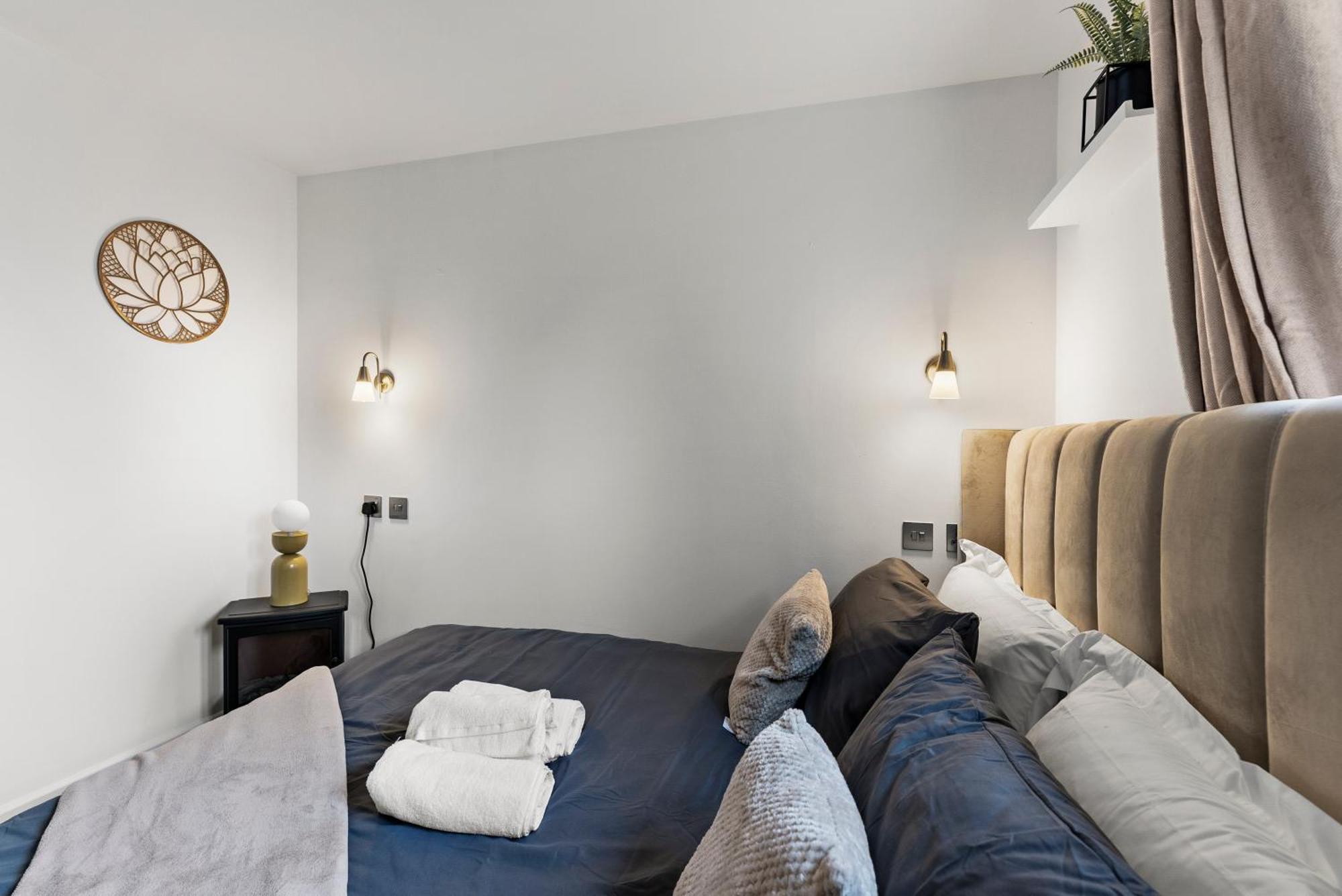 Stylish 2-Bedroom Retreat In Southampton Apartment *