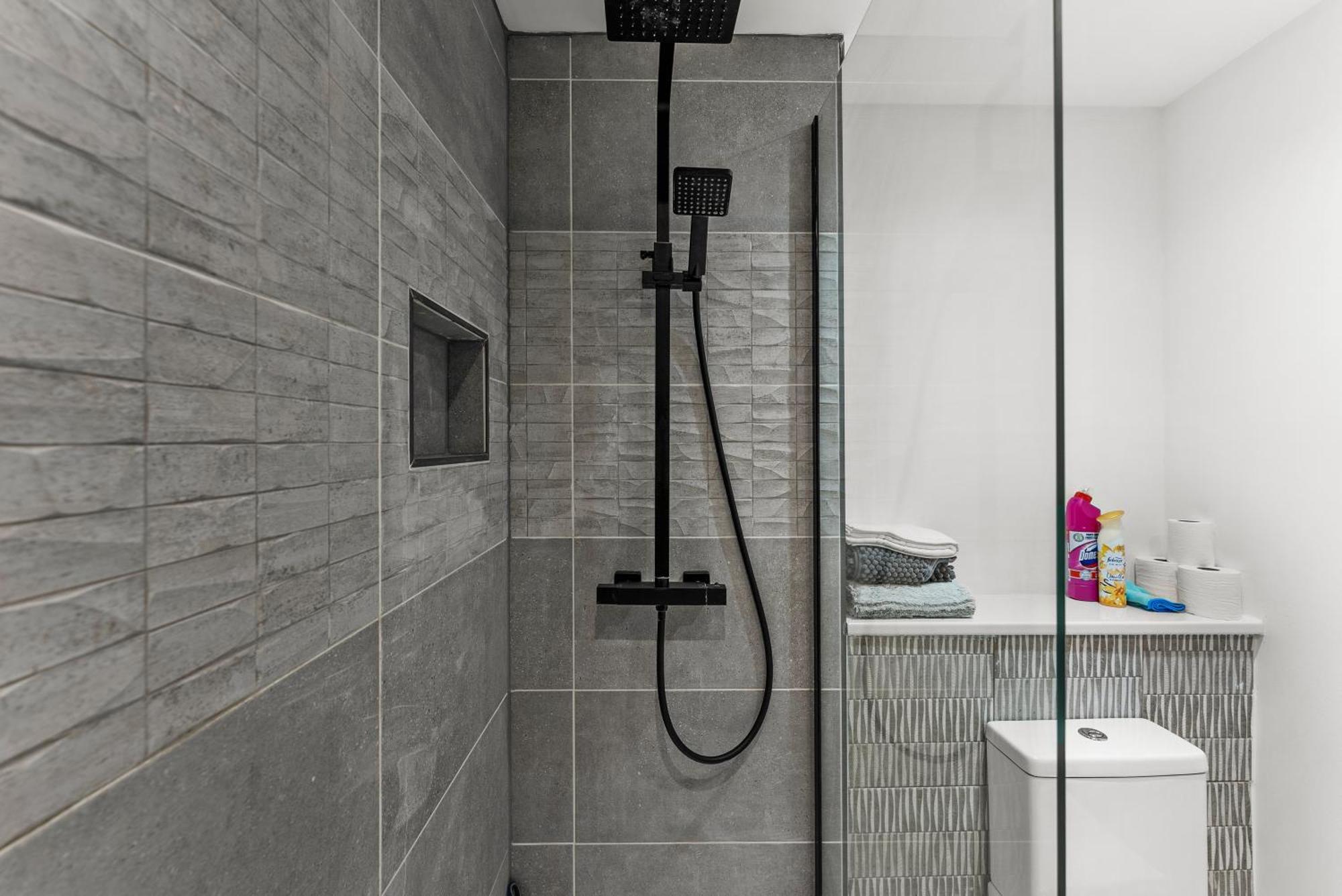 Stylish 2-Bedroom Retreat In Southampton Apartment