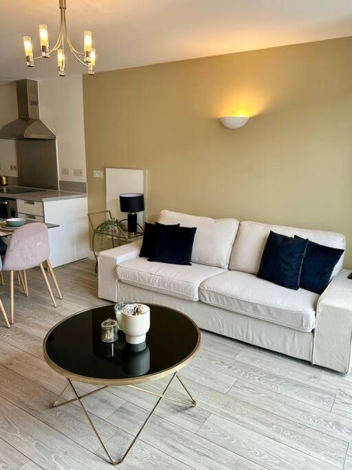 2 Bedrooms, 2 Bathrooms, Near Sea Apartment