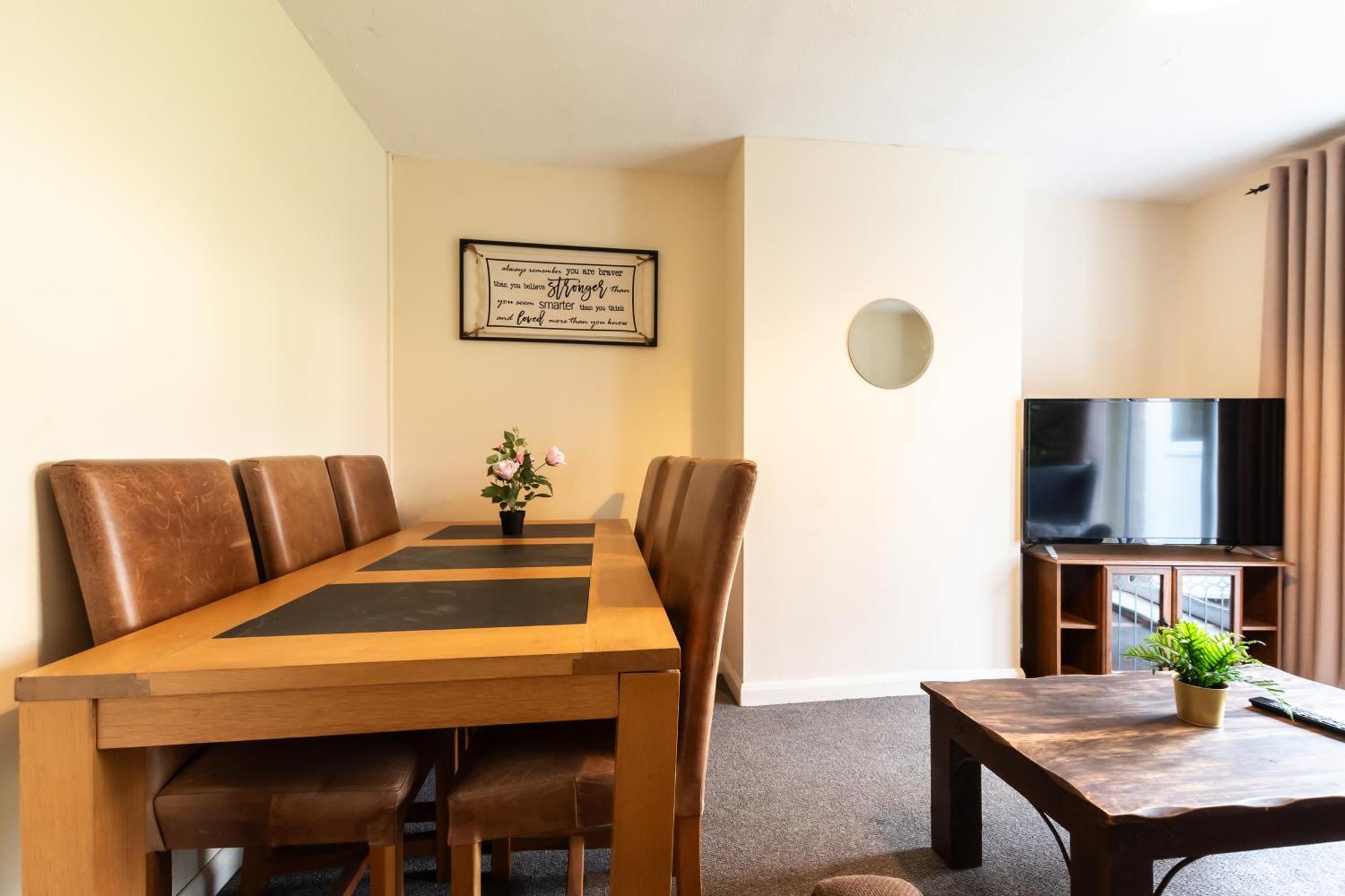 6 Beds In 4 Bedrooms House Holiday home Southampton