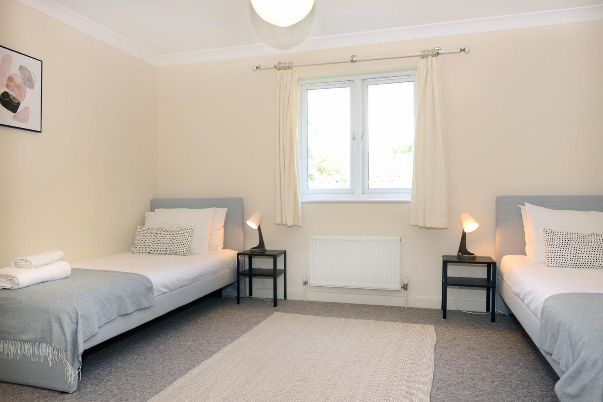 Centre, Sleeps 8, Free Parking Holiday home *