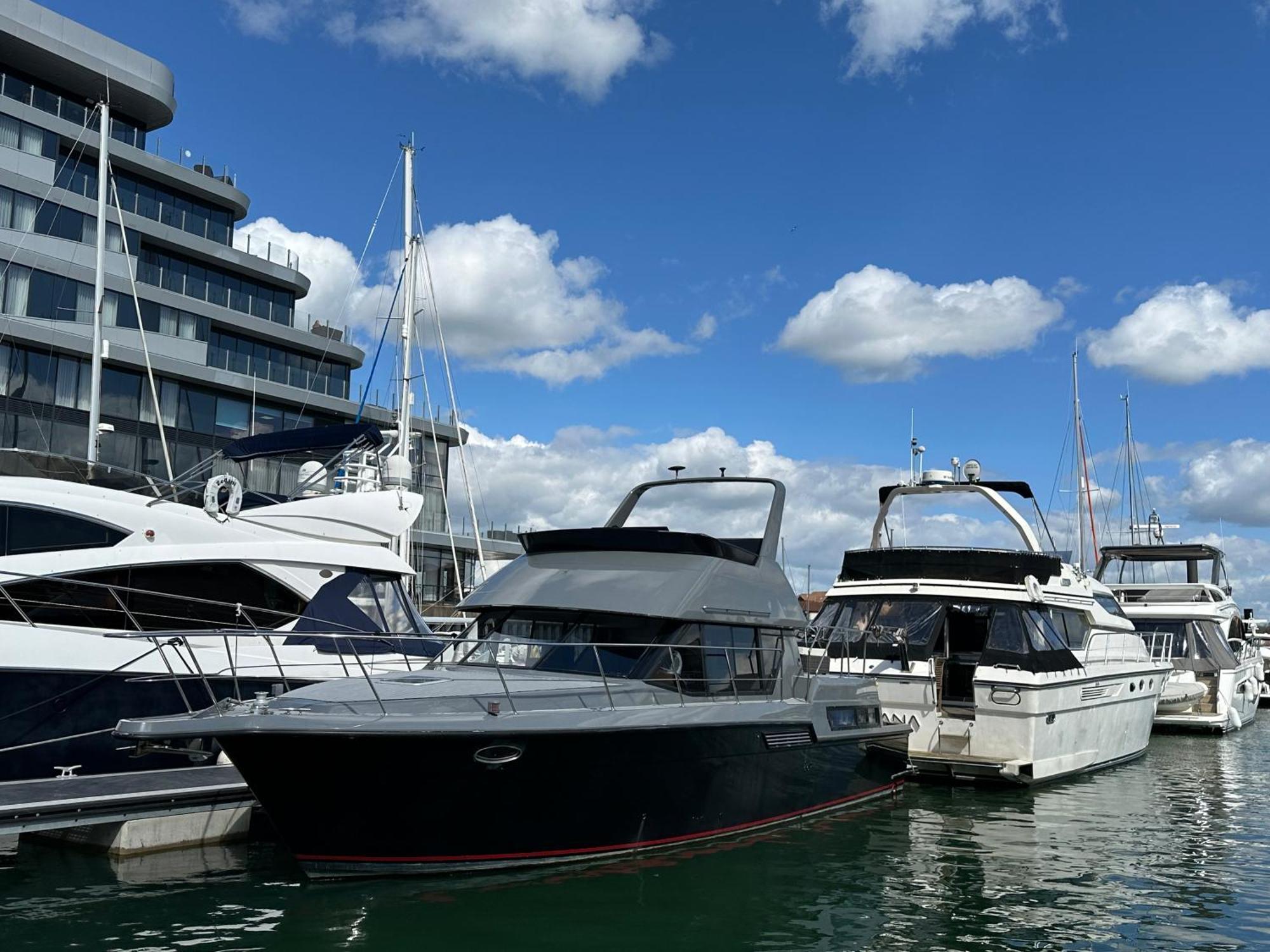 Botel Yacht 