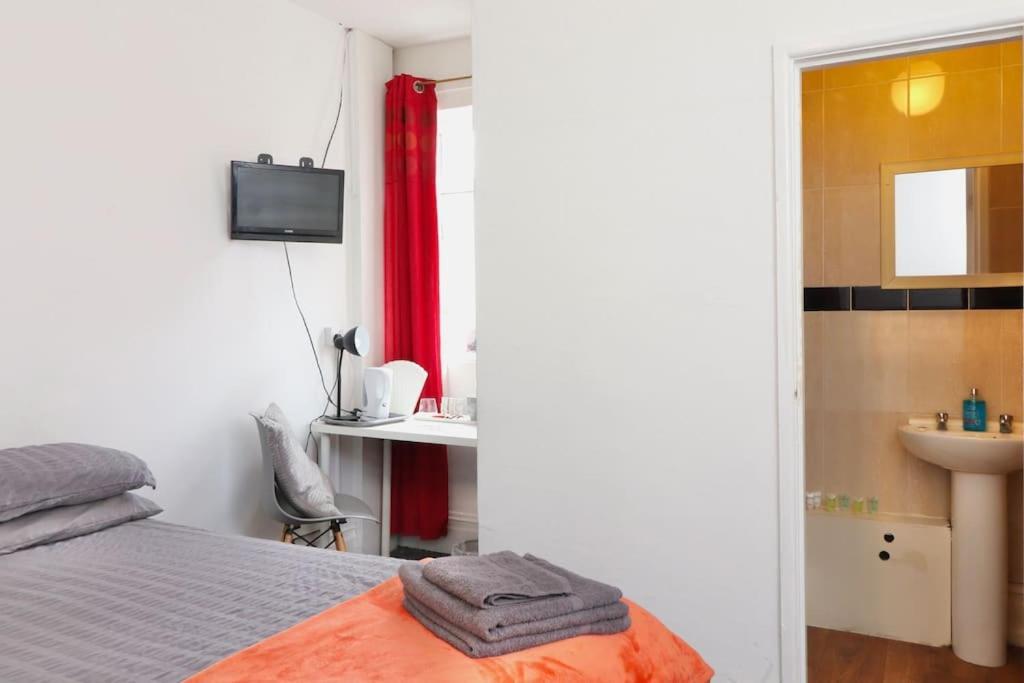 Aparthotel Pebbles *