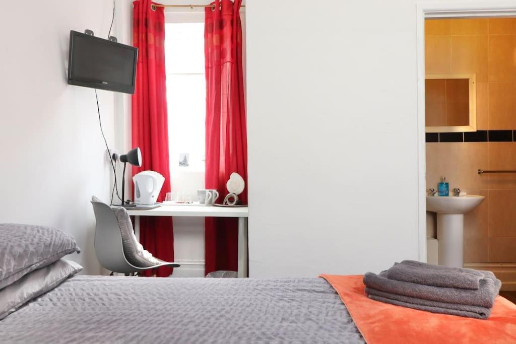 Aparthotel Pebbles *