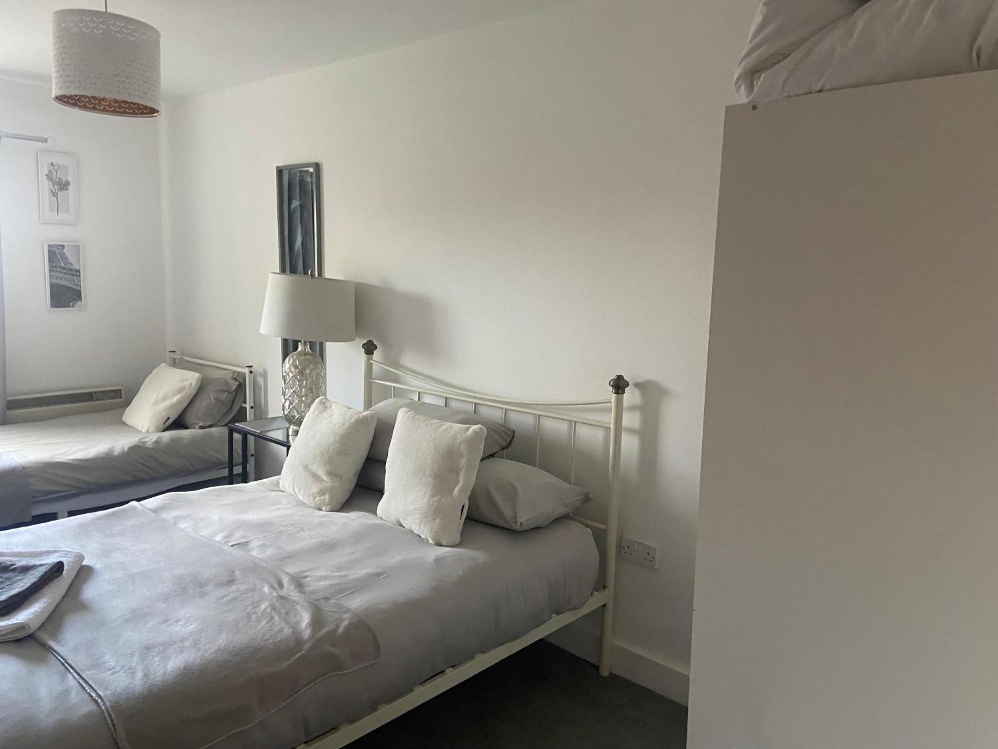 Apartment 2 Bedroom Near Ocean Village Marina Port