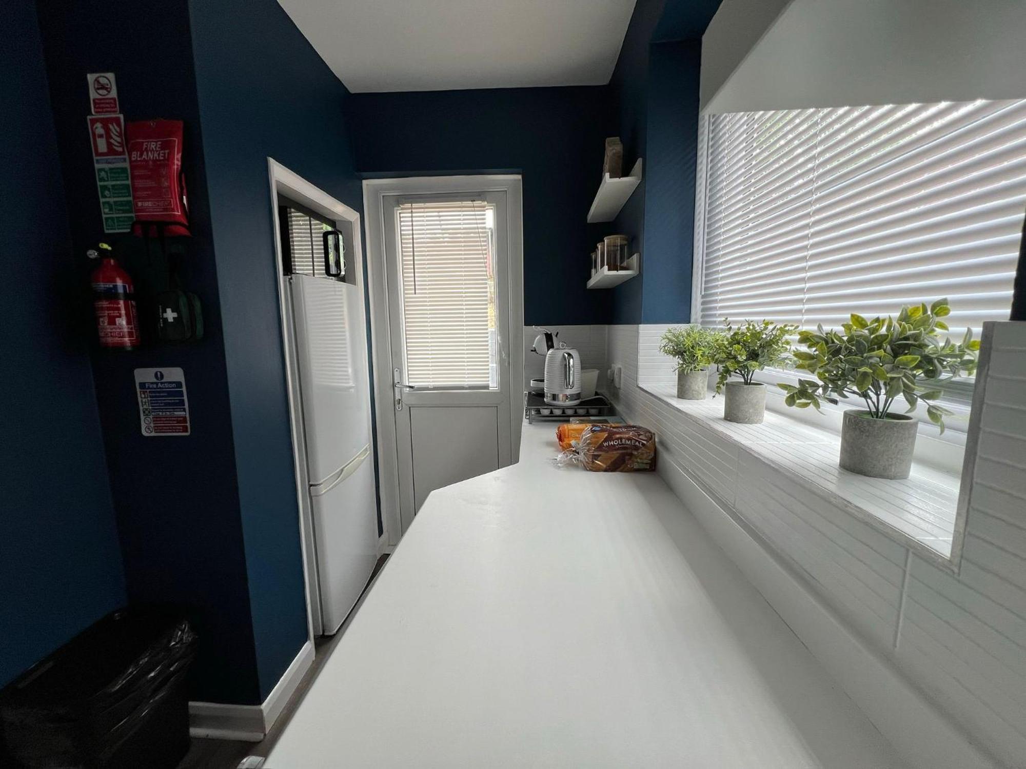 Peaceful Location With Free Parking For 2 Cars - Hosts Up To 4- Business Or Leisure Stays, Inc Hot-tub-netflix-complimentary Breakfast Southampton