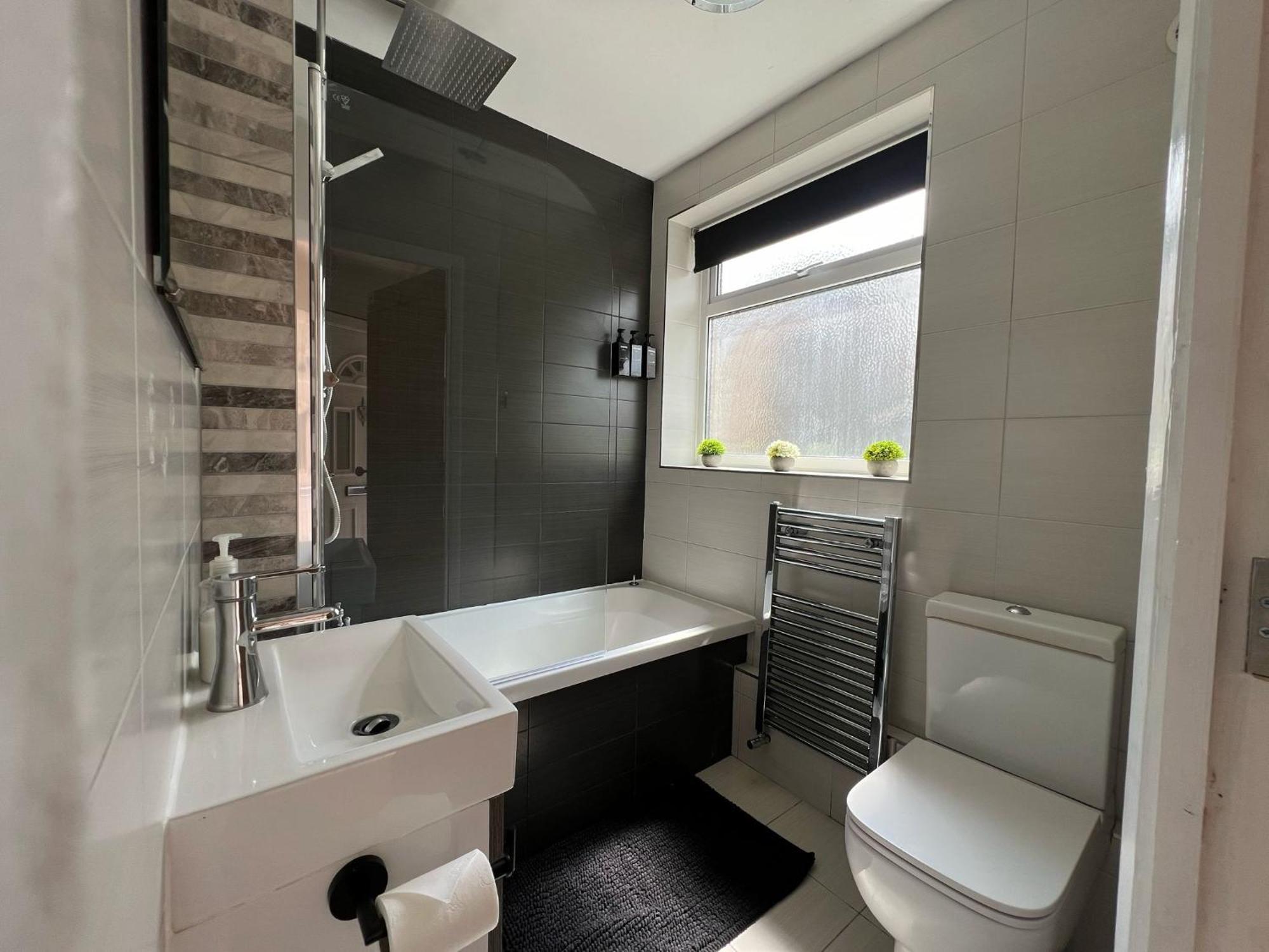 Apartment Peaceful Location With Free Parking For 2 Cars - Hosts Up To 4- Business Or Leisure Stays, Inc Hot-tub-netflix-complimentary Breakfast Southampton