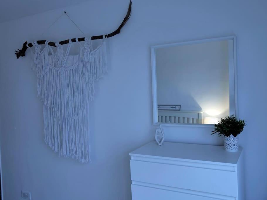 Peaceful Location With Free Parking For 2 Cars - Hosts Up To 4- Business Or Leisure Stays, Inc Hot-tub-netflix-complimentary Breakfast Apartment Southampton
