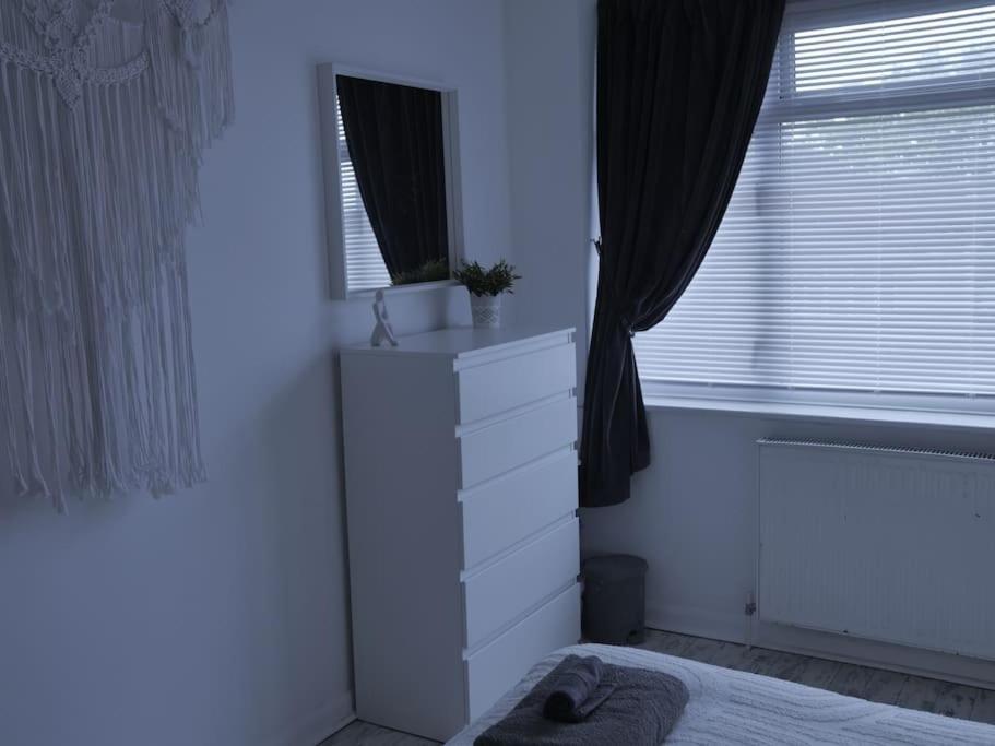 Apartment Peaceful Location With Free Parking For 2 Cars - Hosts Up To 4- Business Or Leisure Stays, Inc Hot-tub-netflix-complimentary Breakfast Southampton
