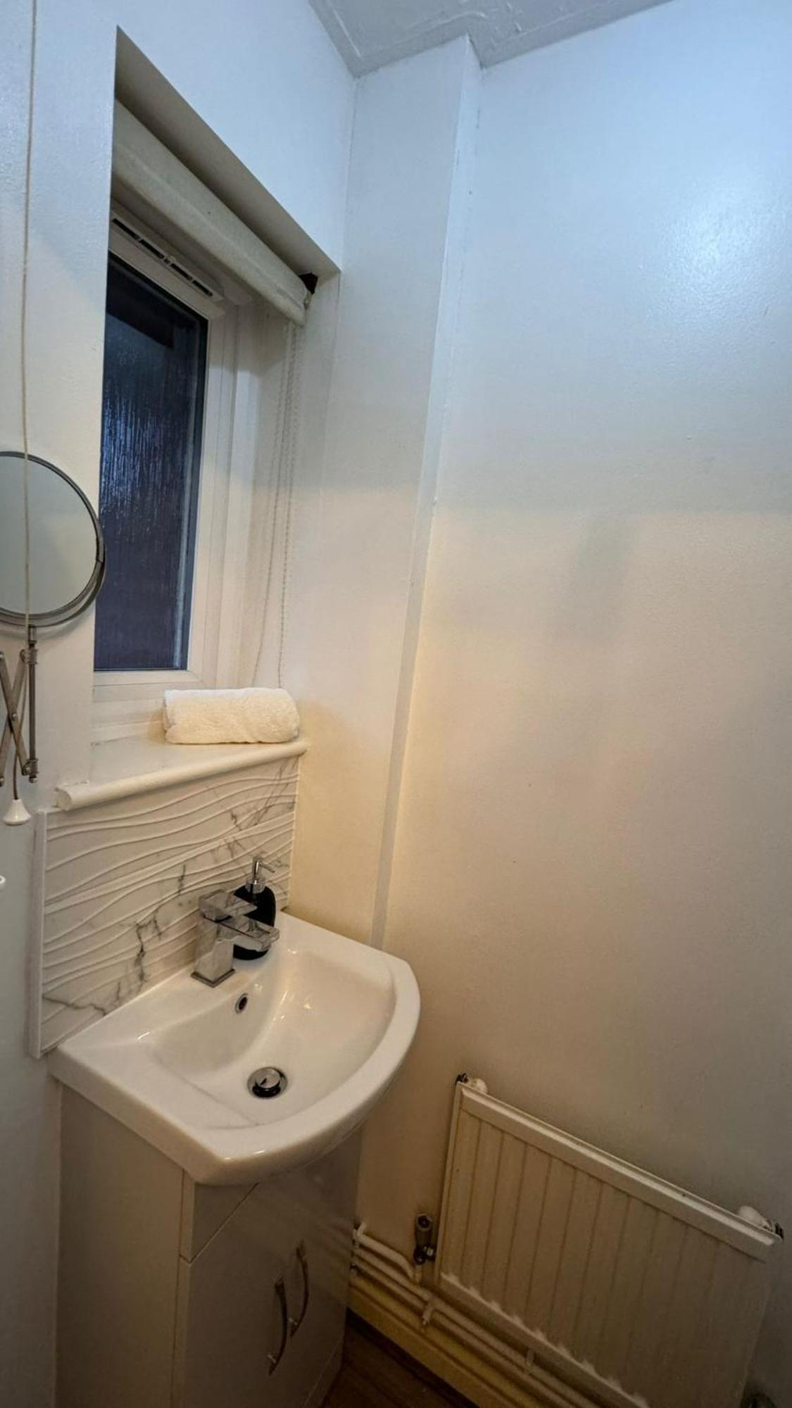 Holiday home 3br House In Centre Free Parking Sleeps Up To 5 *