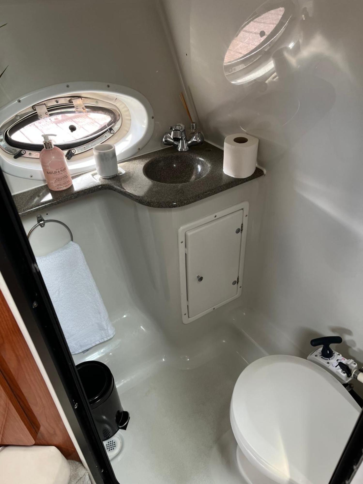 Delightful Boat In 5-star Marina - Ocean Village