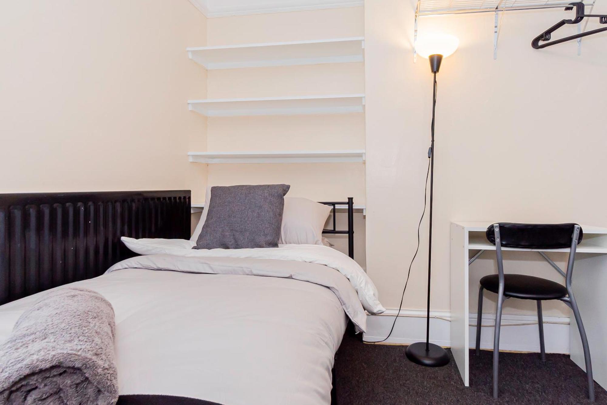 Shirley House 5, Guest House, Self Catering, Self Check In With Smart Locks, Use Of Fully Equipped Kitchen, Close To Centre, Ideal For Longer And Fawley Contractors Casa de hóspedes *