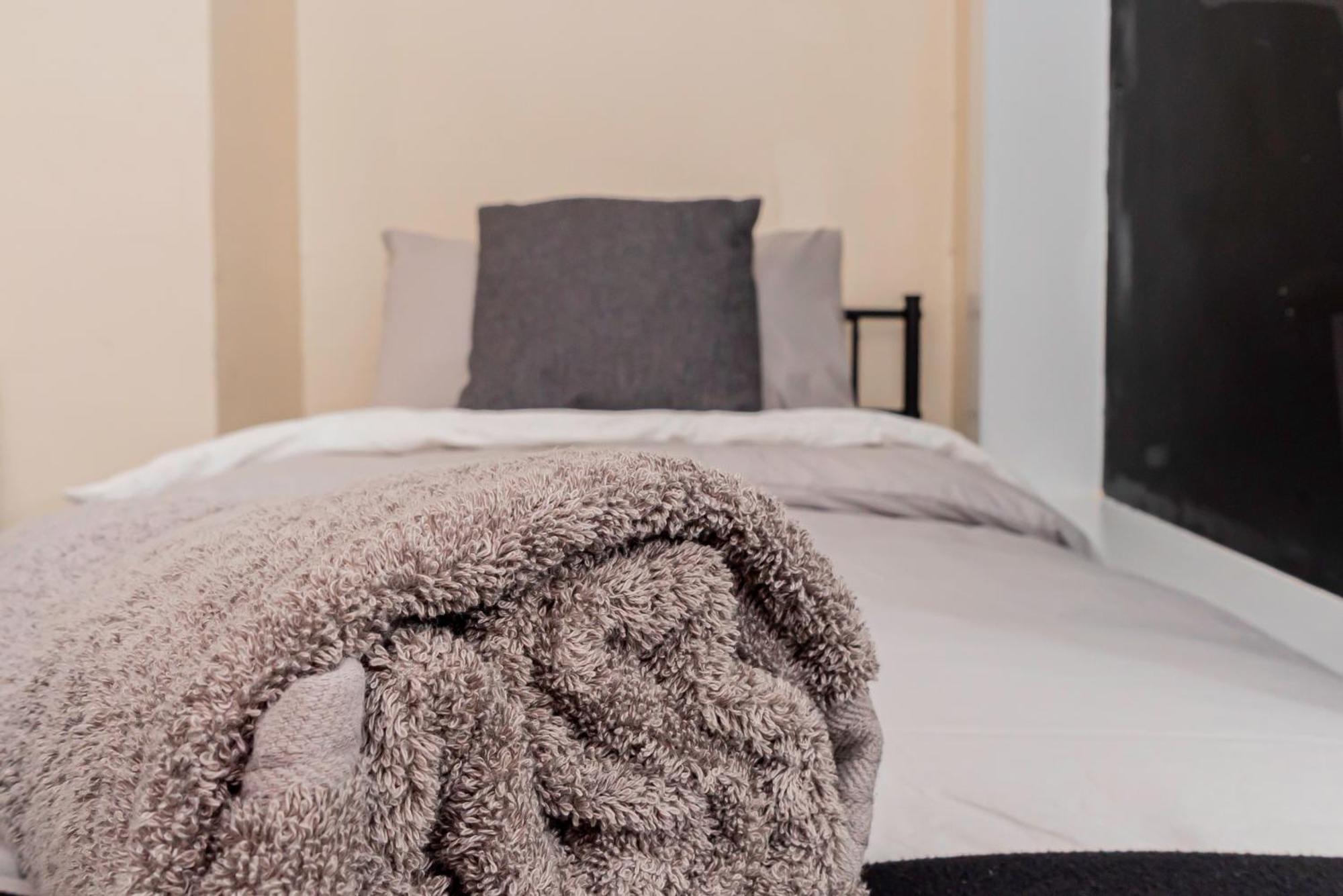 Shirley House 5, Guest House, Self Catering, Self Check In With Smart Locks, Use Of Fully Equipped Kitchen, Close To Centre, Ideal For Longer And Fawley Contractors Casa de hóspedes *