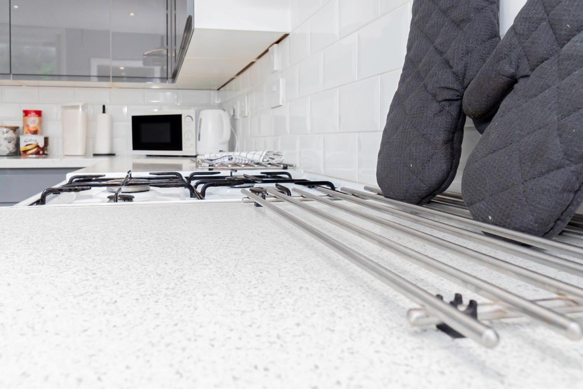Shirley House 5, Guest House, Self Catering, Self Check In With Smart Locks, Use Of Fully Equipped Kitchen, Close To Centre, Ideal For Longer And Fawley Contractors Southampton