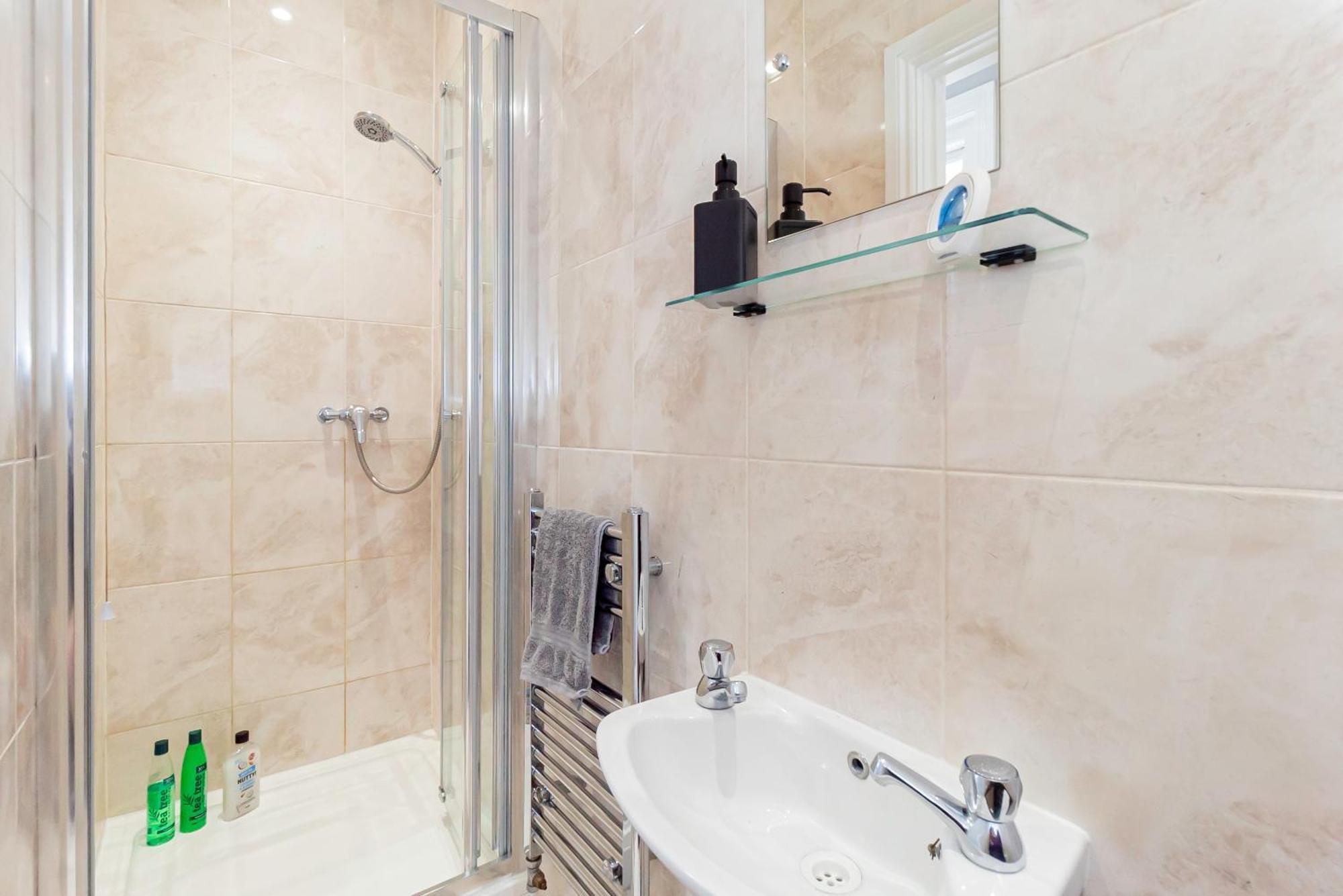 Shirley House 5, Guest House, Self Catering, Self Check In With Smart Locks, Use Of Fully Equipped Kitchen, Close To Centre, Ideal For Longer And Fawley Contractors Southampton