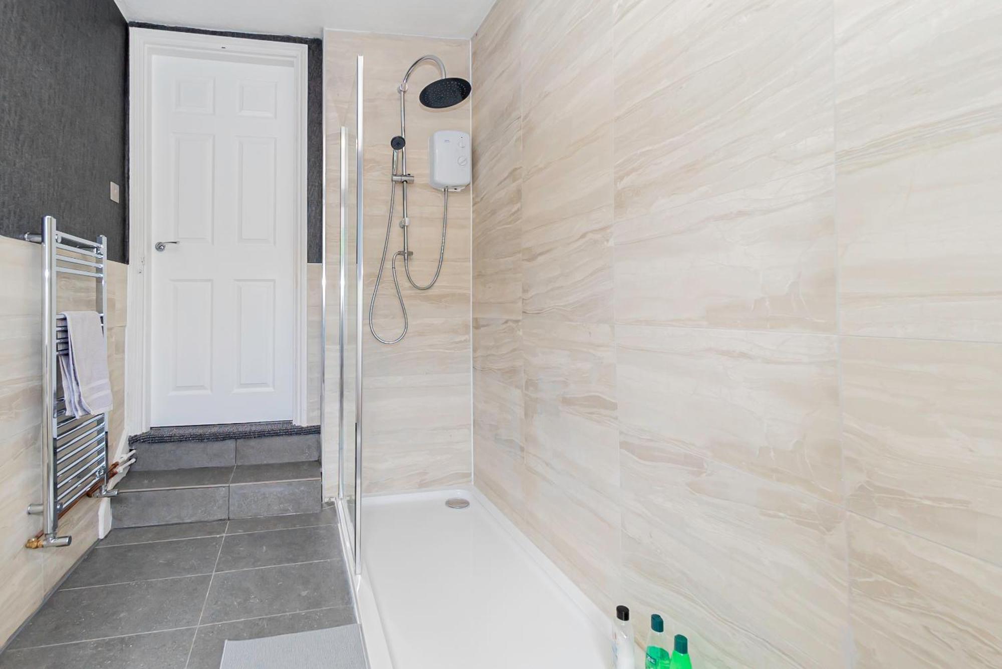 Shirley House 5, Guest House, Self Catering, Self Check In With Smart Locks, Use Of Fully Equipped Kitchen, Close To Centre, Ideal For Longer And Fawley Contractors Casa de hóspedes