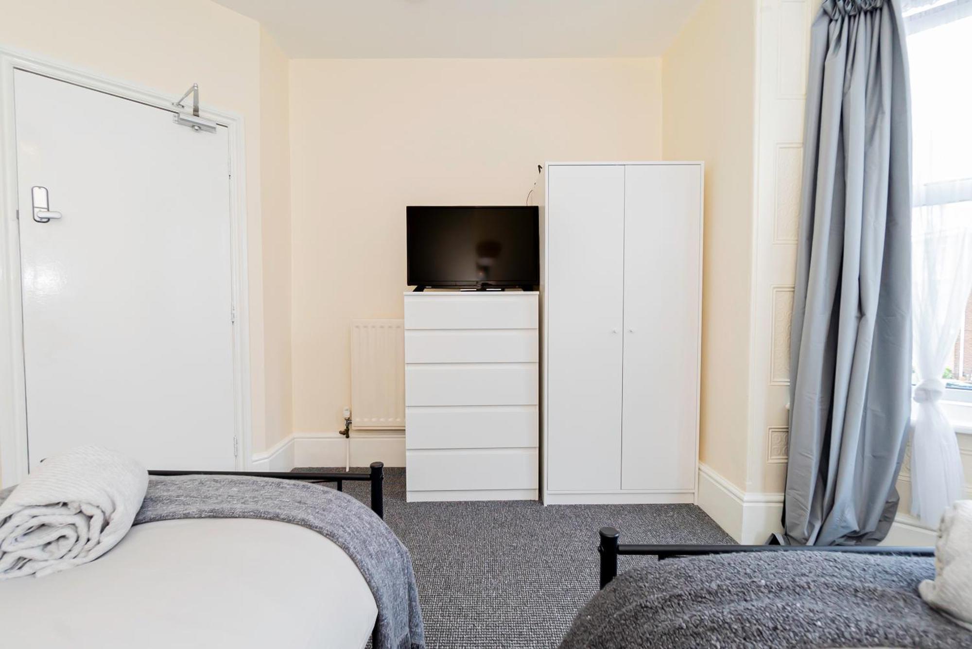 Casa de hóspedes Shirley House 5, Guest House, Self Catering, Self Check In With Smart Locks, Use Of Fully Equipped Kitchen, Close To Centre, Ideal For Longer And Fawley Contractors