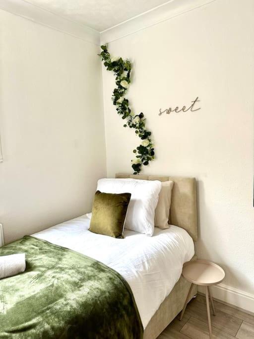 Four Bed House With Garden And Parking In The Centre Apartment *