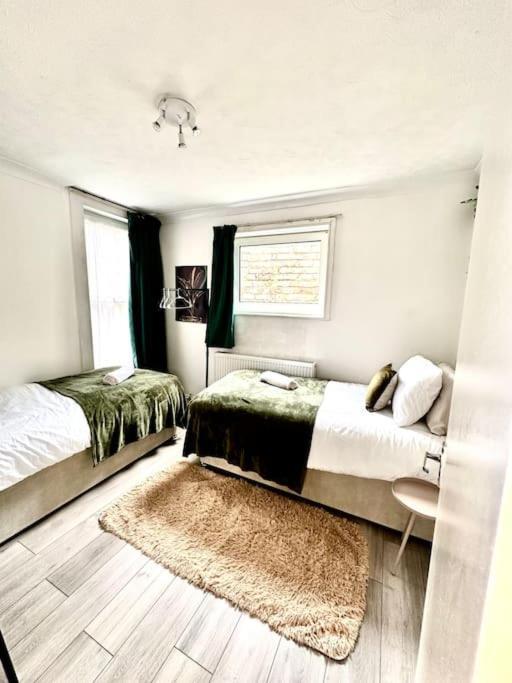 Four Bed House With Garden And Parking In The Centre Apartment