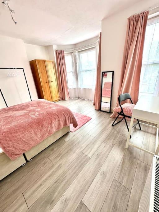 Apartment Four Bed House With Garden And Parking In The Centre Southampton