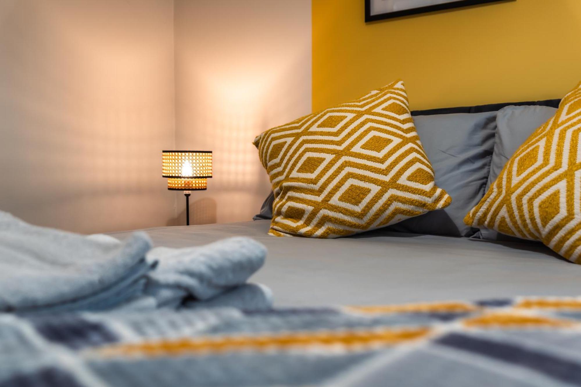 4 Bedrooms, Sleeps 8, Long Term Disc, Driveway Casa de férias Southampton