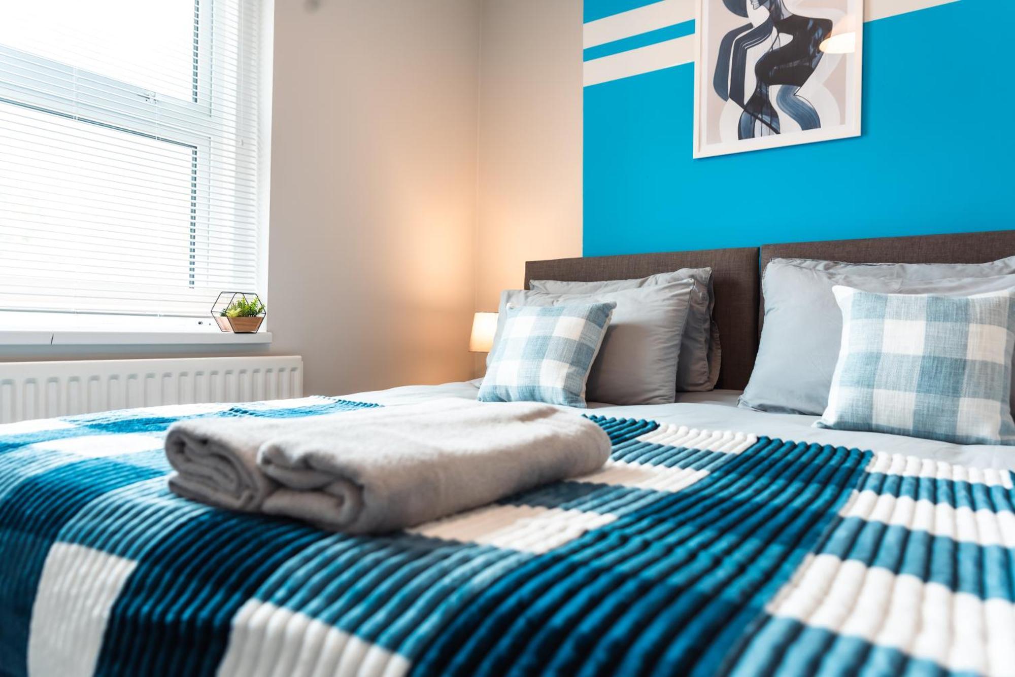 Casa de férias 4 Bedrooms, Sleeps 8, Long Term Disc, Driveway Southampton