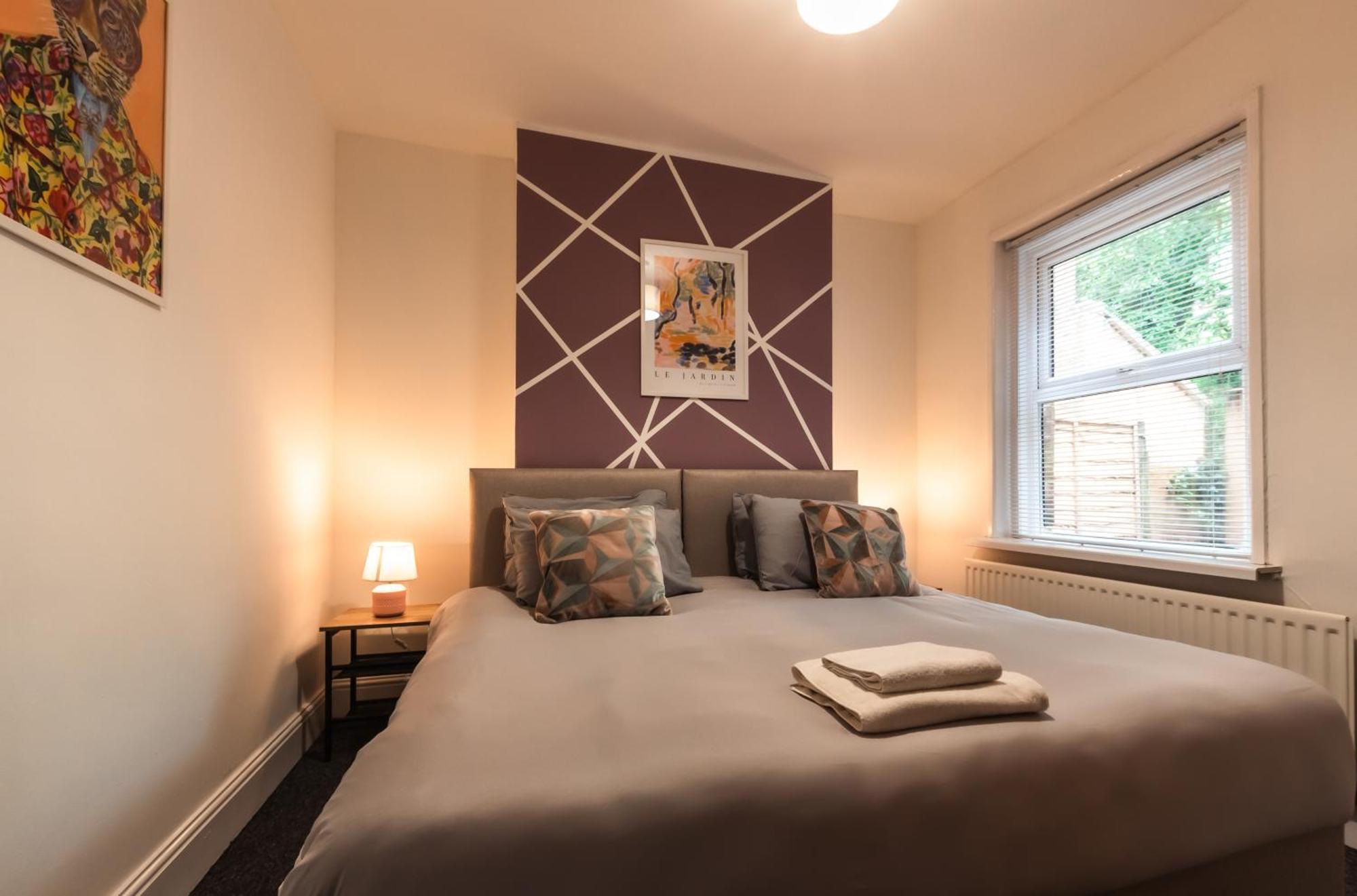 Casa de férias 4 Bedrooms, Sleeps 8, Long Term Disc, Driveway *
