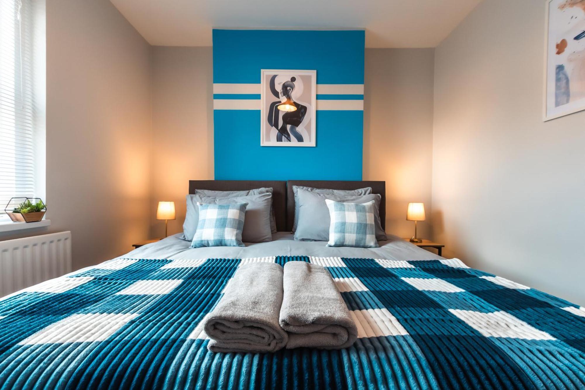 Casa de férias 4 Bedrooms, Sleeps 8, Long Term Disc, Driveway Southampton