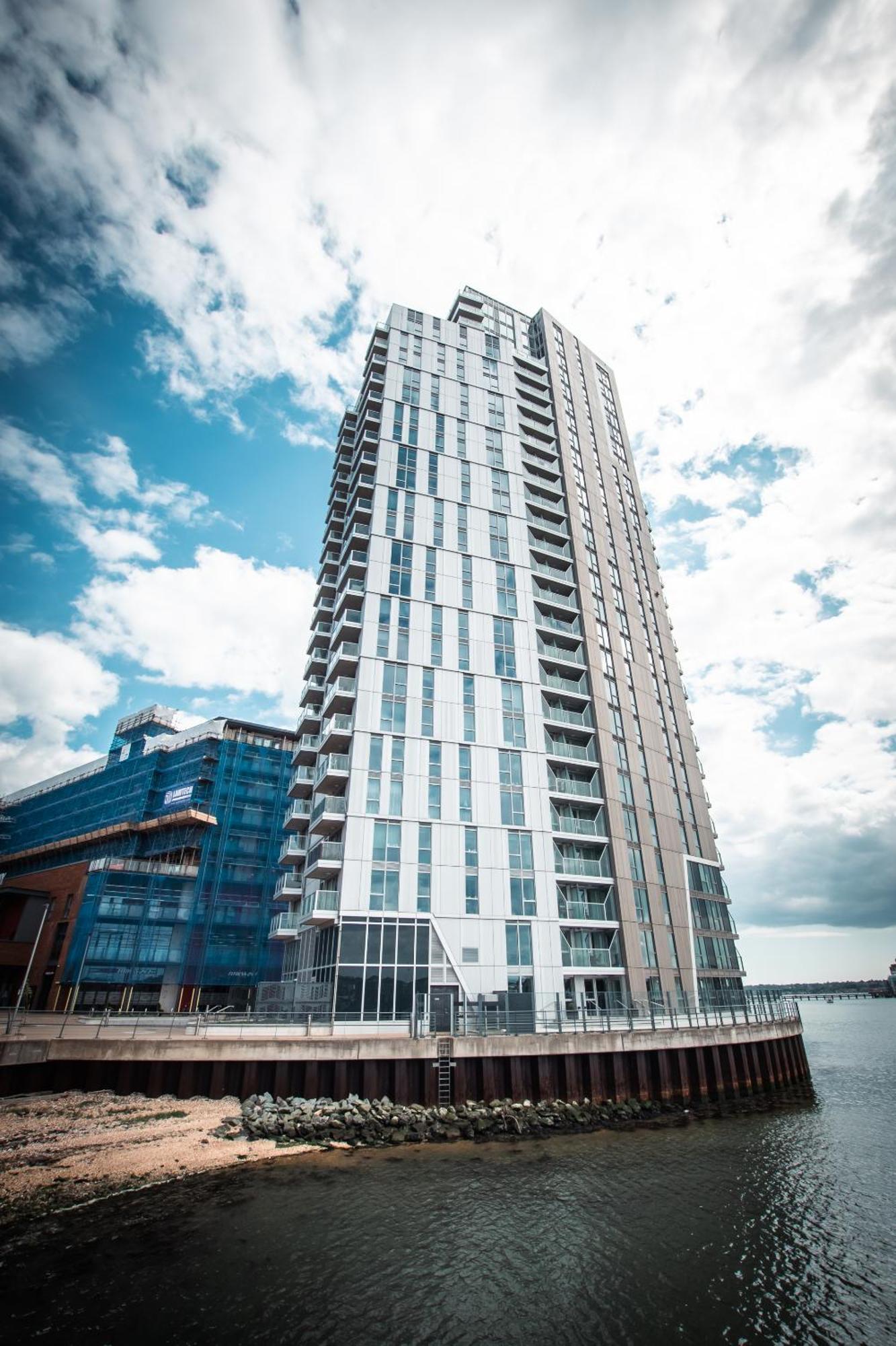 The Itchen River Penthouse Apartment Southampton