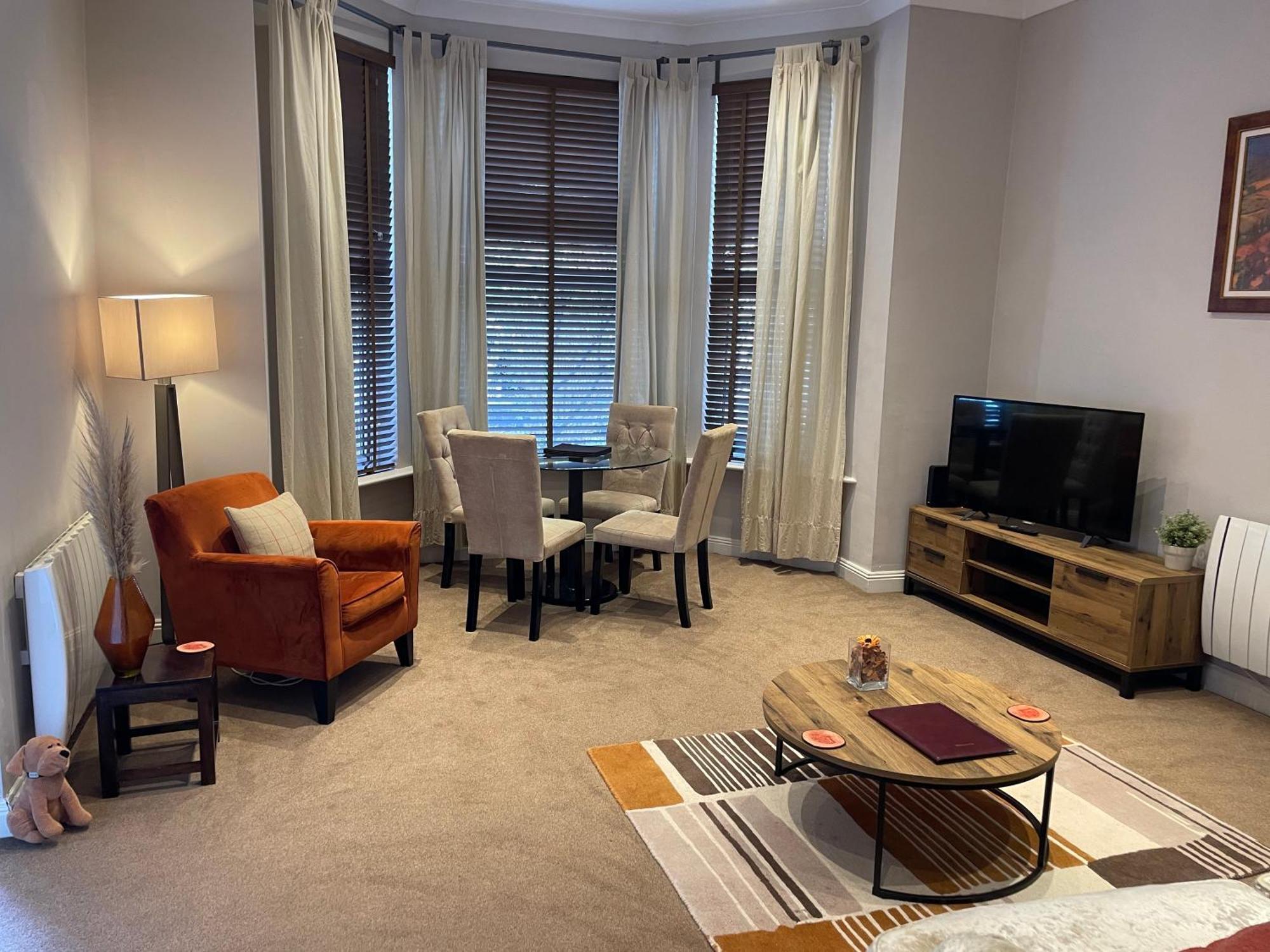 Number 10 Service - Danes Apartment *