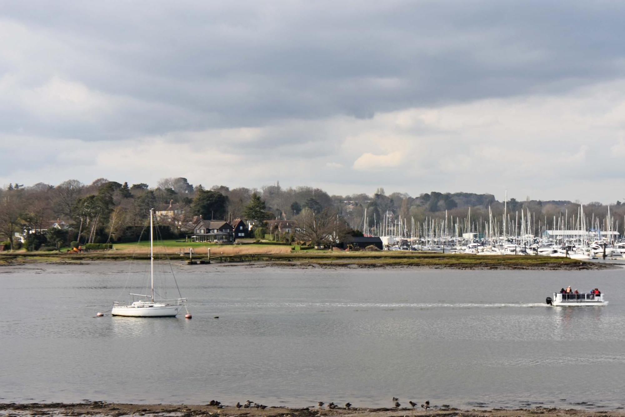 Brooklands Farm Hamble River With River Frontage And Garden *