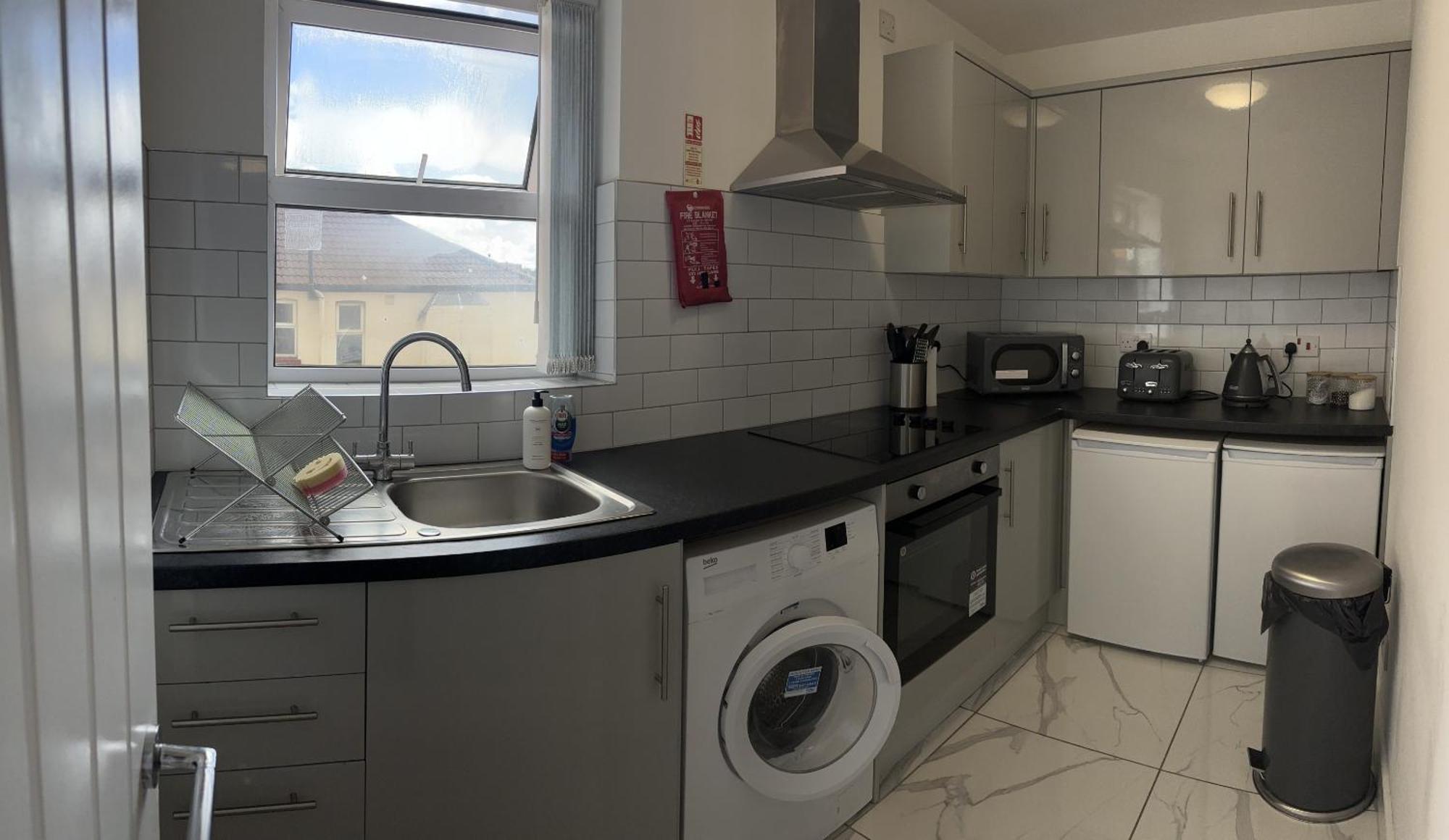 Cosmopolitan - Large 2 Bedroom Apartment
