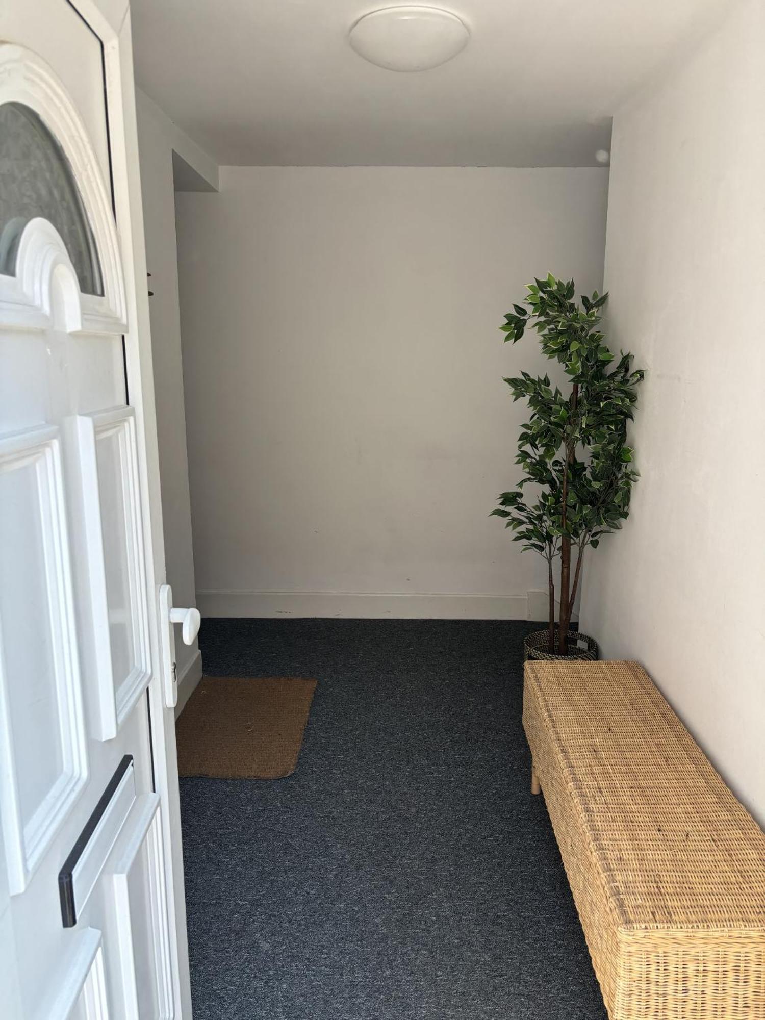 Cosmopolitan - Large 2 Bedroom *
