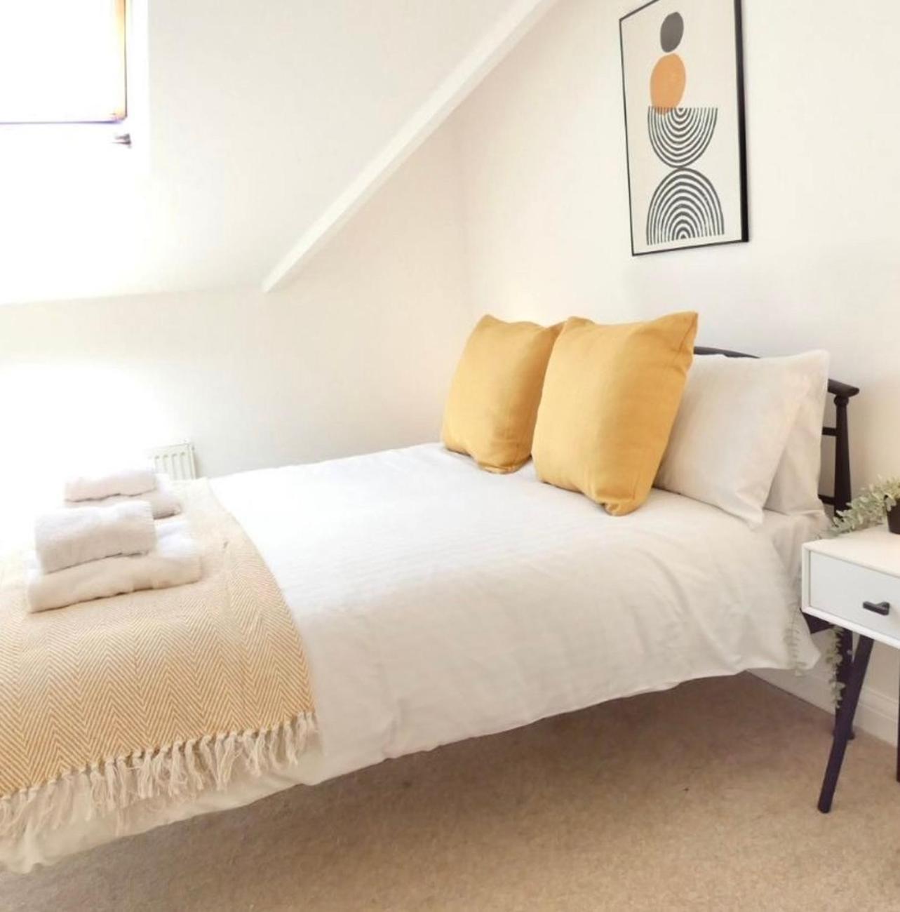 4 Beds 2 Bath Close To Gen-hospital Free Parking * Southampton