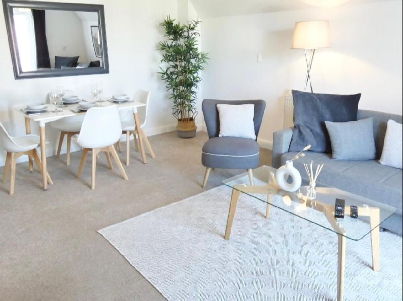 4 Beds 2 Bath Close To Gen-hospital Free Parking