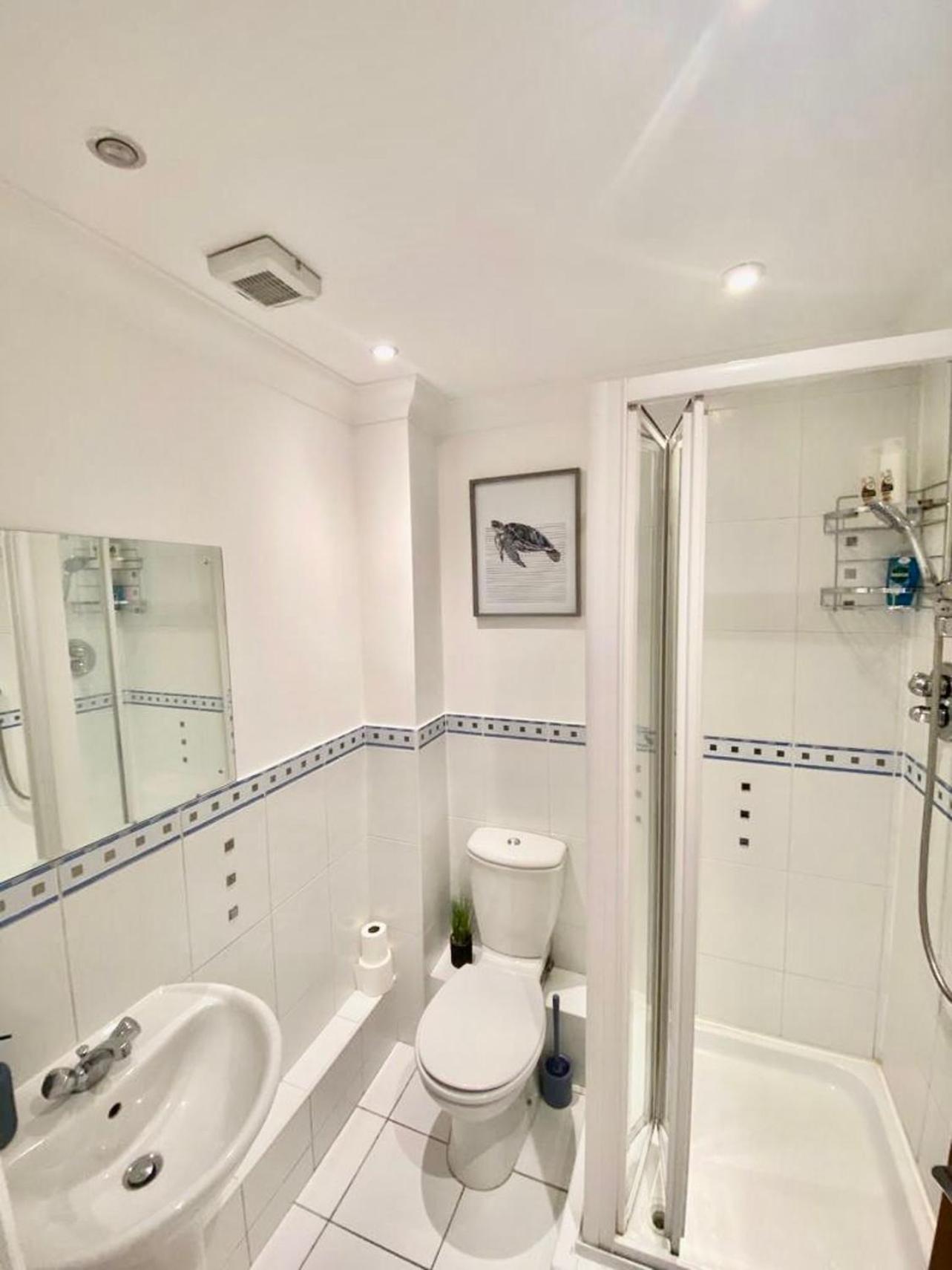 4 Beds 2 Bath Close To Gen-hospital Free Parking Apartment *