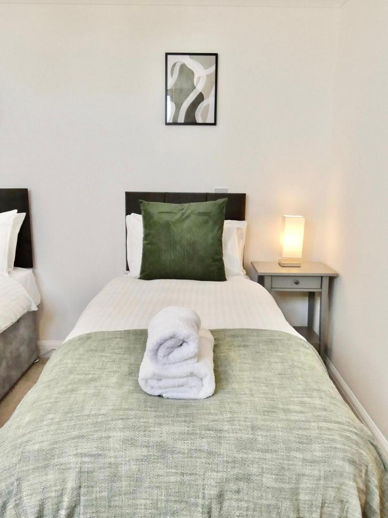 4 Beds 2 Bath Close To Gen-hospital Free Parking Apartment Southampton