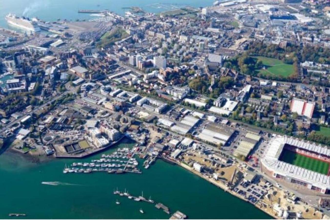 Holiday home Centre Townhouse Sleeps 9 With Free Parking! Southampton