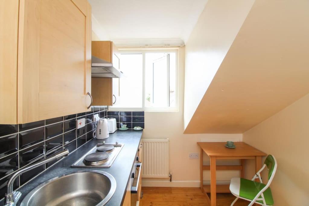 Polygon Centre Cosy Studio Apartamento *