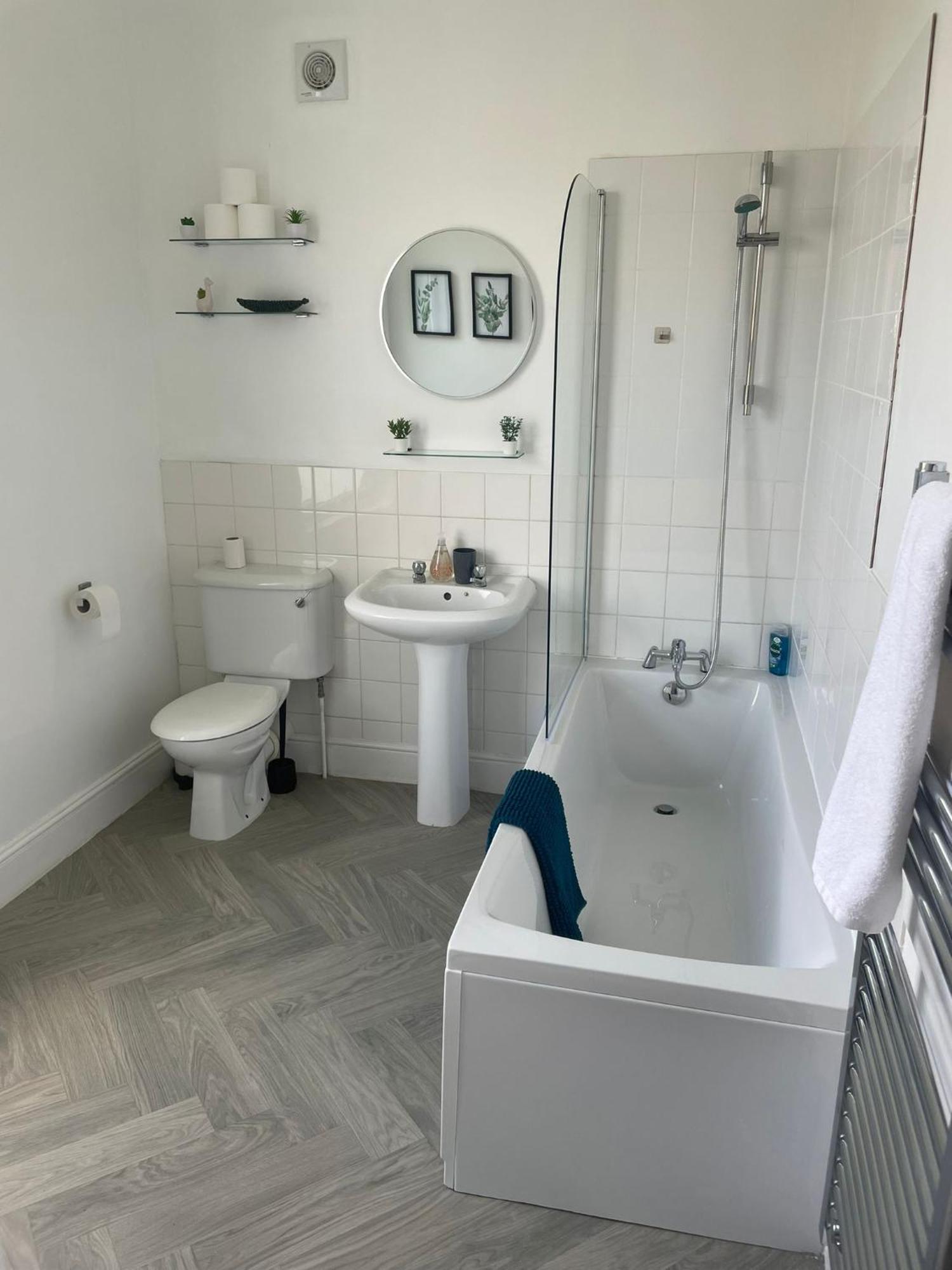 Apartment 4 Bed House, 2 Bath With Large Garden And Free Parking - Sleeps 8 Southampton
