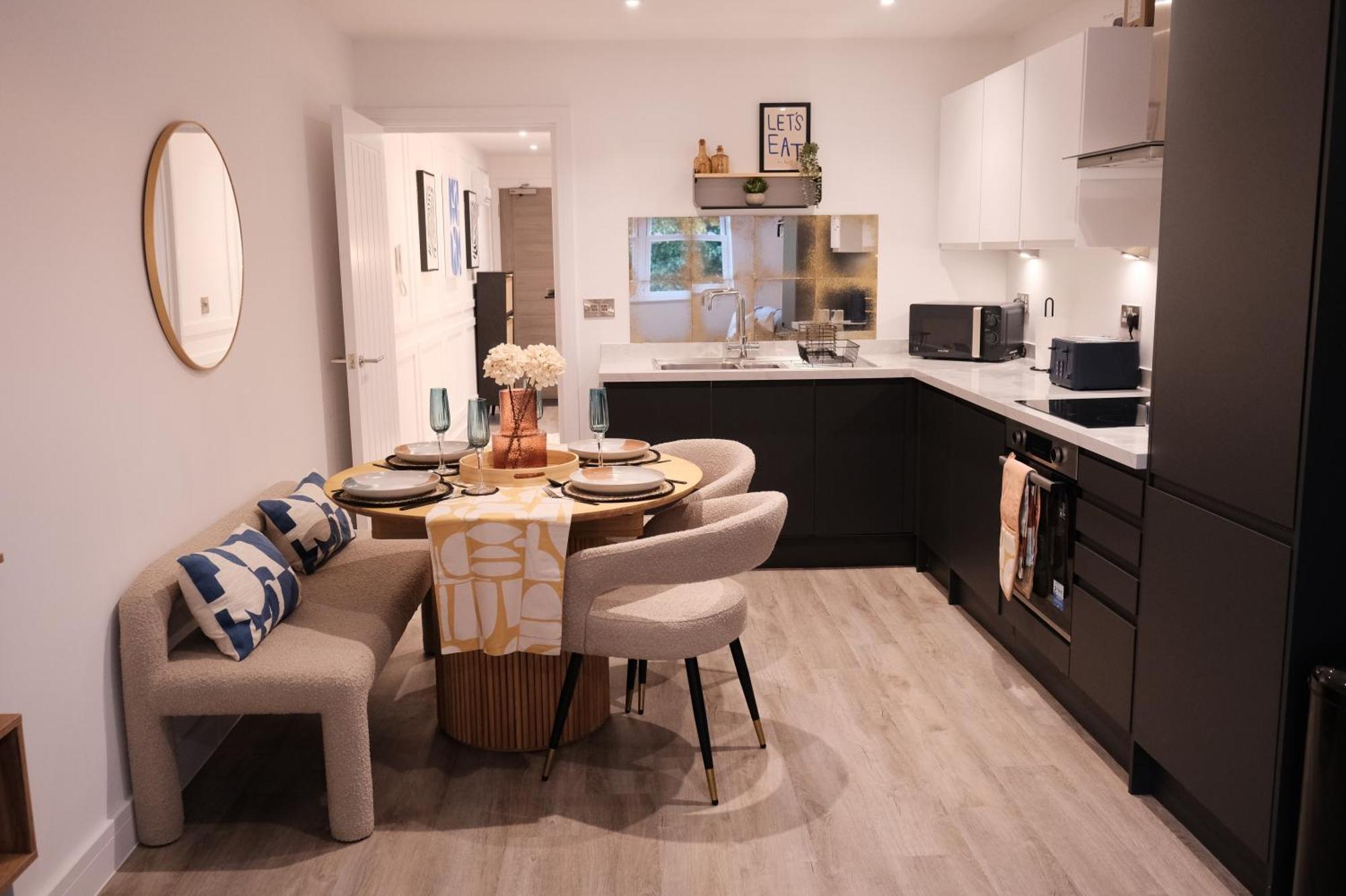 Stylish Luxury Sleeps 4 - Apartment