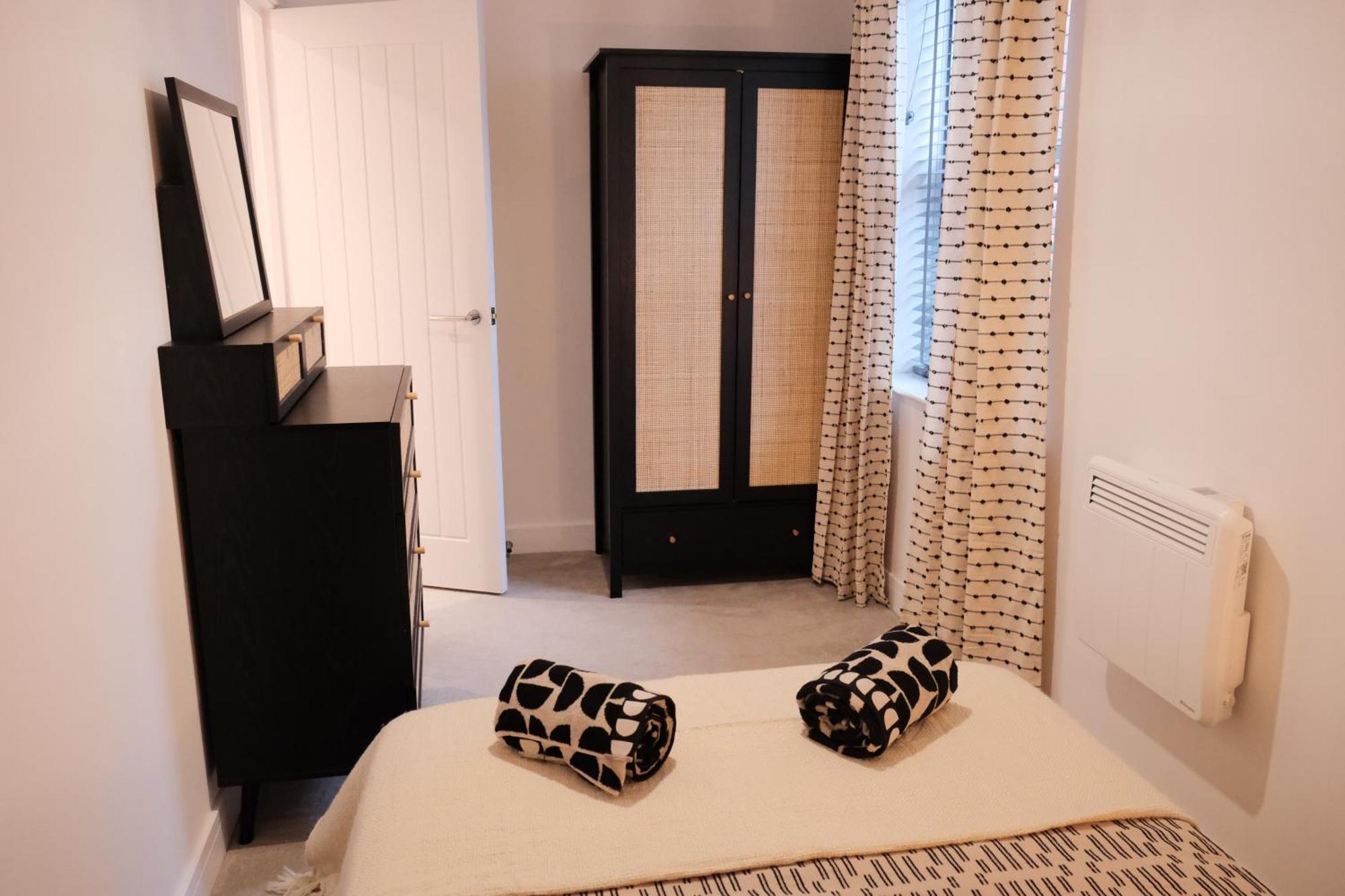 Stylish Luxury Sleeps 4 -