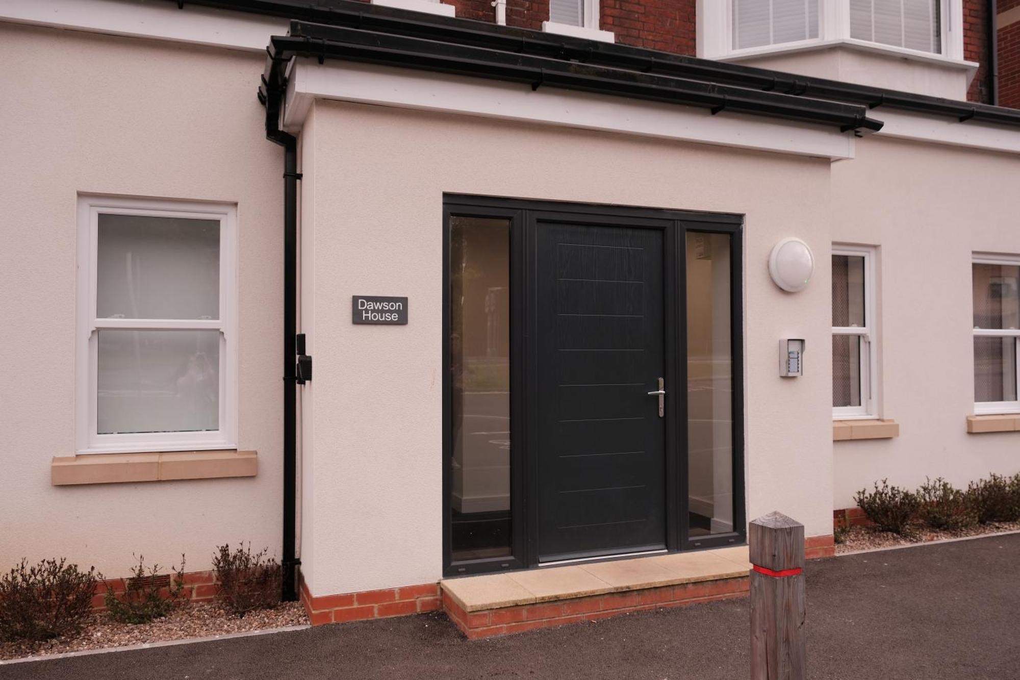 Stylish Luxury Sleeps 4 - *