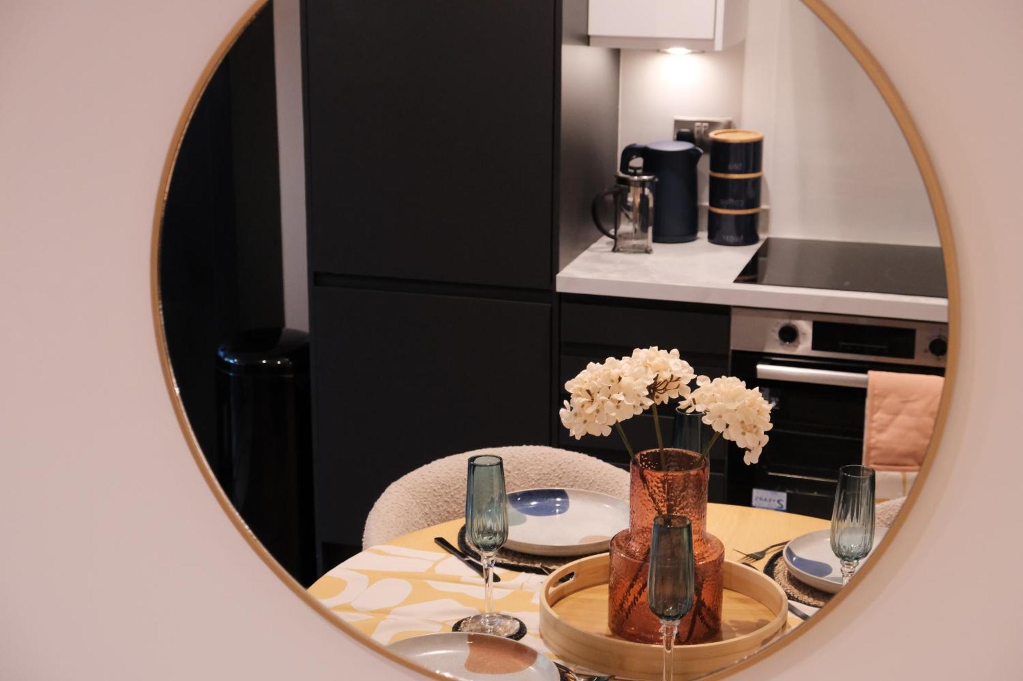Apartment Stylish Luxury Sleeps 4 -