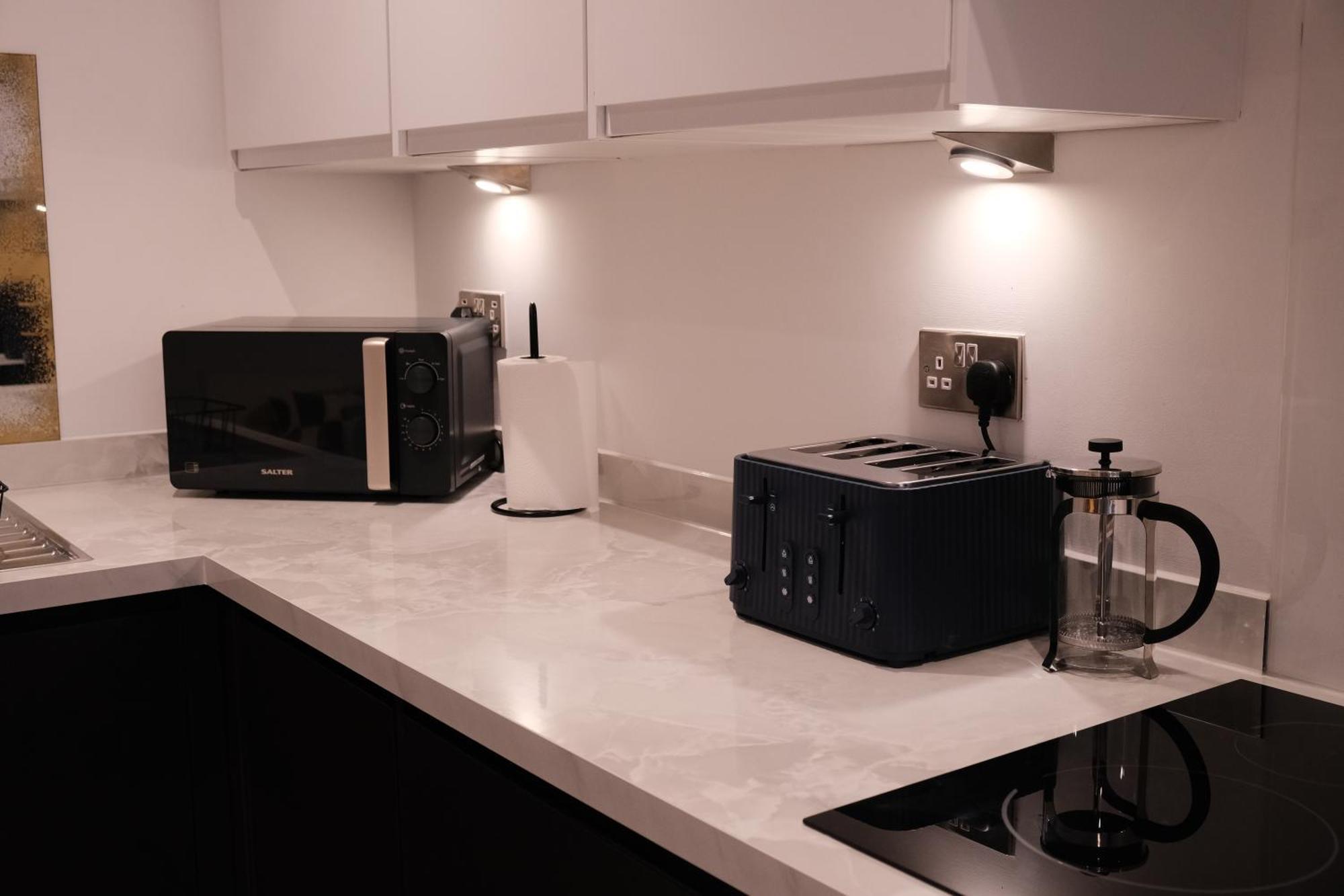 Apartment Stylish Luxury Sleeps 4 - *